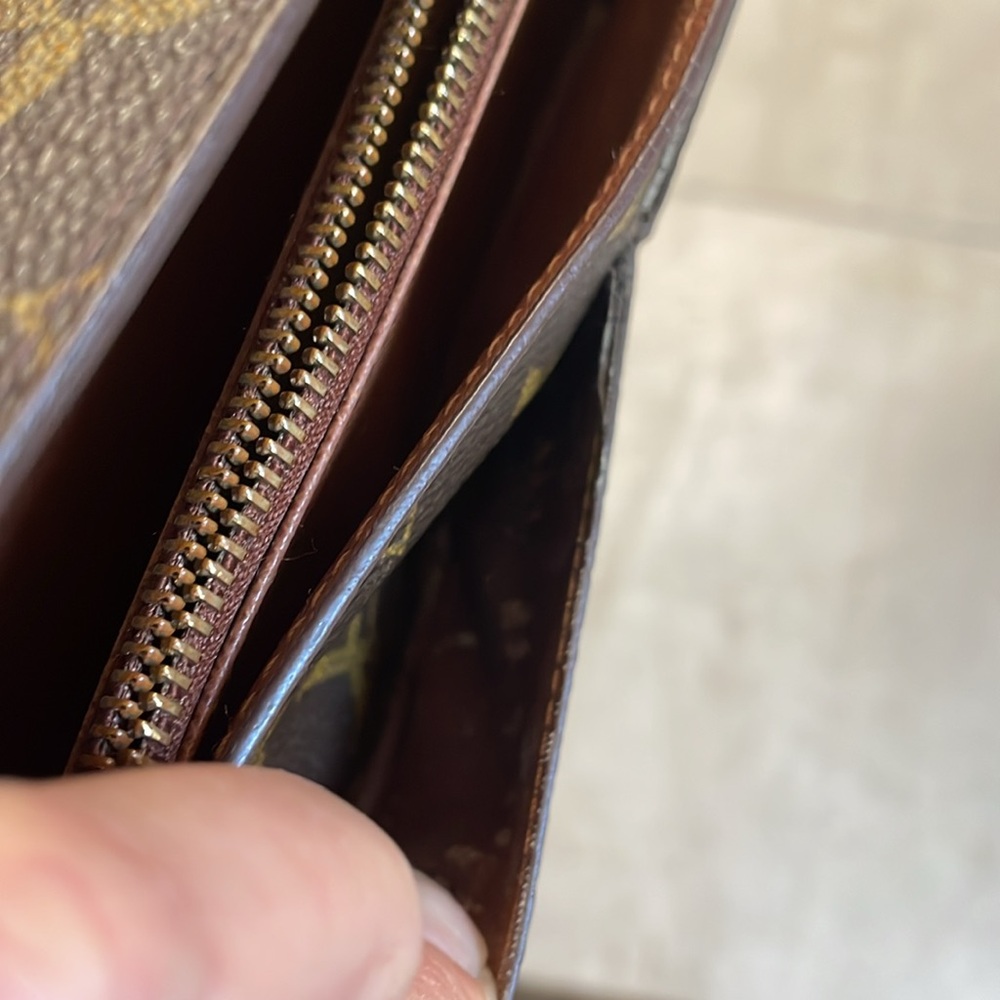 Louis Vuitton Monogram Wallet - Picture 14 of 15